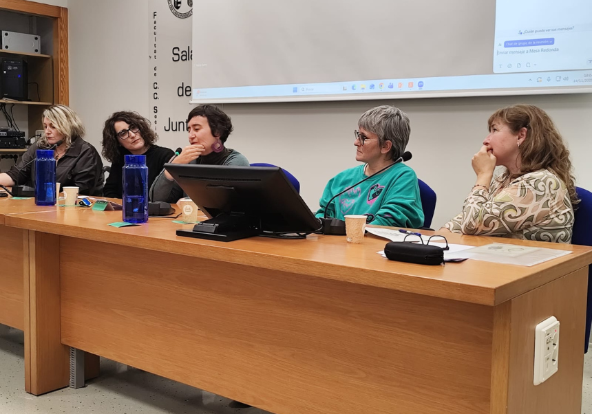 Taula redona de la Jornada de Benvinguda del Màster en Gènere i Polítiques d’Igualtat celebrada el 14 de novembre.